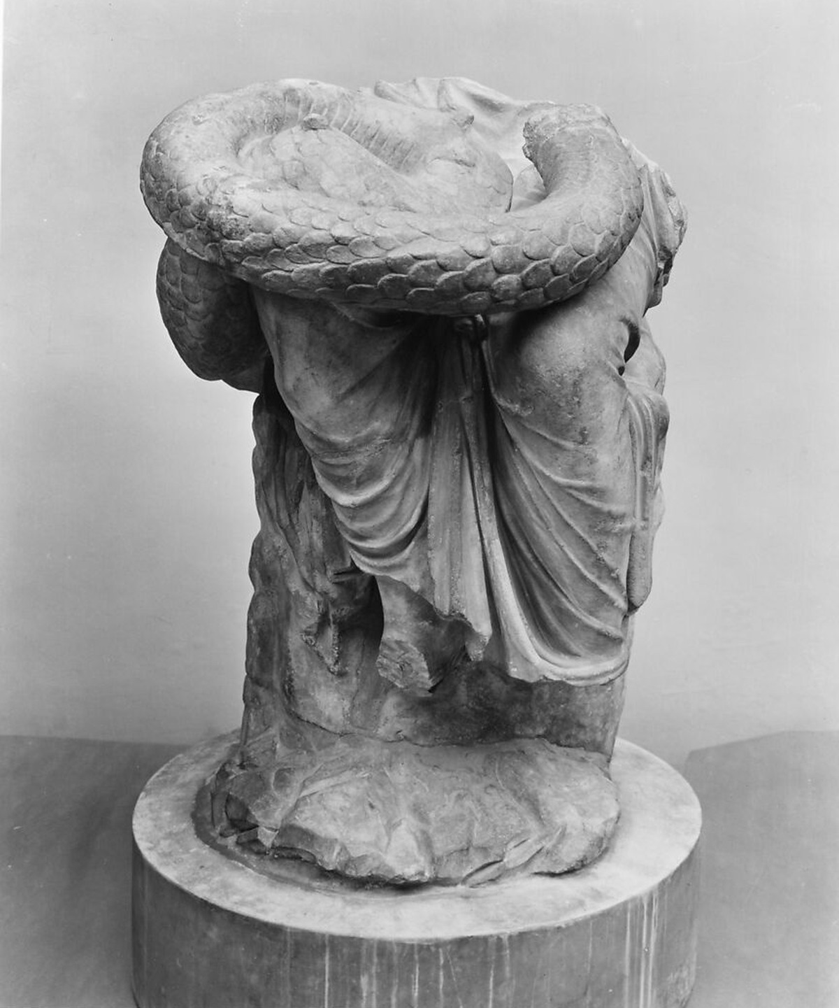 Parte inferior de uma estátua de Higeia, Metropolitan Museum of Art